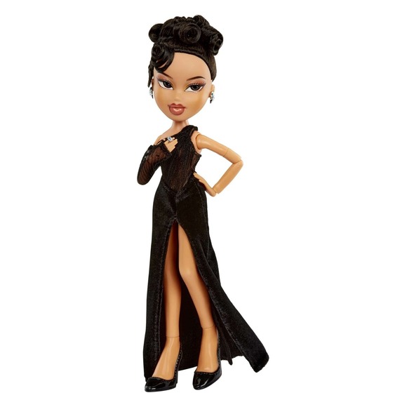 Bratz x Kylie Jenner Night Fashion Doll with Evening Gown, Pet Dog, and Poster - Picture 3 of 6